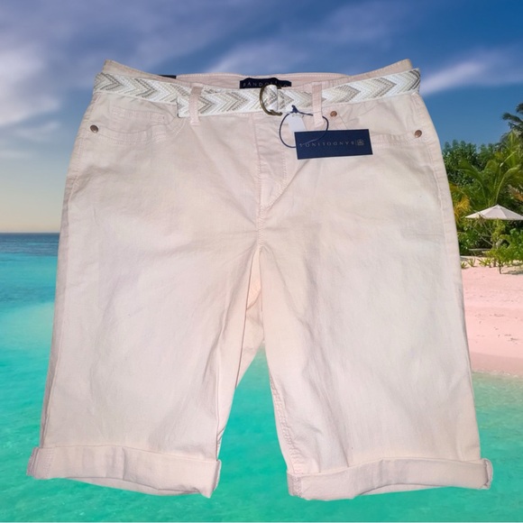 NWT Bandolino Size 8 Belted Relaxed Riley Bermuda Short in Sea Lily (Blush) - Picture 1 of 3